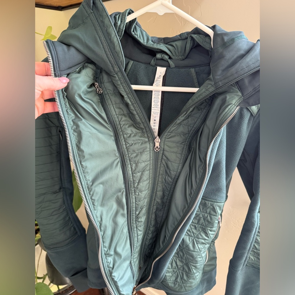 Lululemon 2-way Jacket - Removable hood - Picture 4 of 6